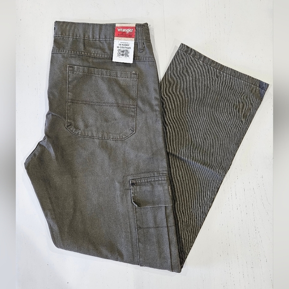 Wrangler Green Cargo Pants with Utility Design - Picture 6 of 7